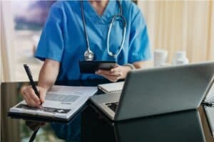 Hospital-de-Porto-Alegre-é-referência-em-pesquisas-e-desenvolvimento-de-soluções-em-tecnologia-da-saúde-300×200